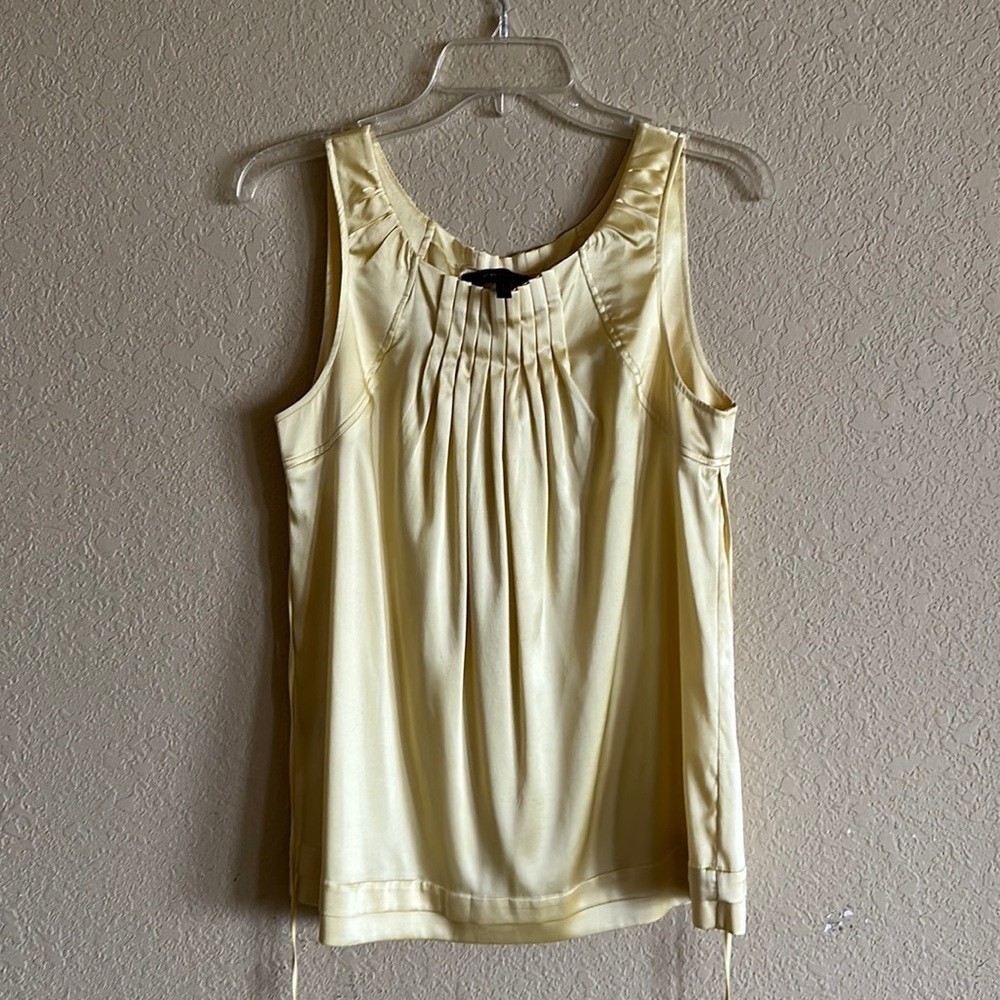 BCBG MAXAZRIA XS SILK TYPE YELLOW TANK TOP 💛